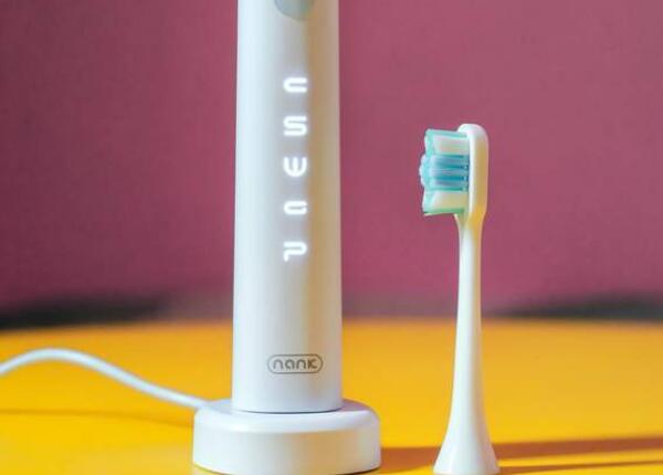 手提式電動(dòng)牙刷怎么充電？電動(dòng)牙刷充電方法大揭秘！