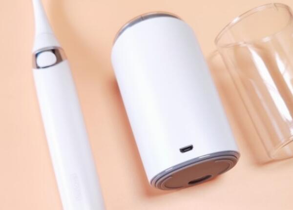 牙刷充電方式選擇：電動牙刷是無線充電好還是有線好？